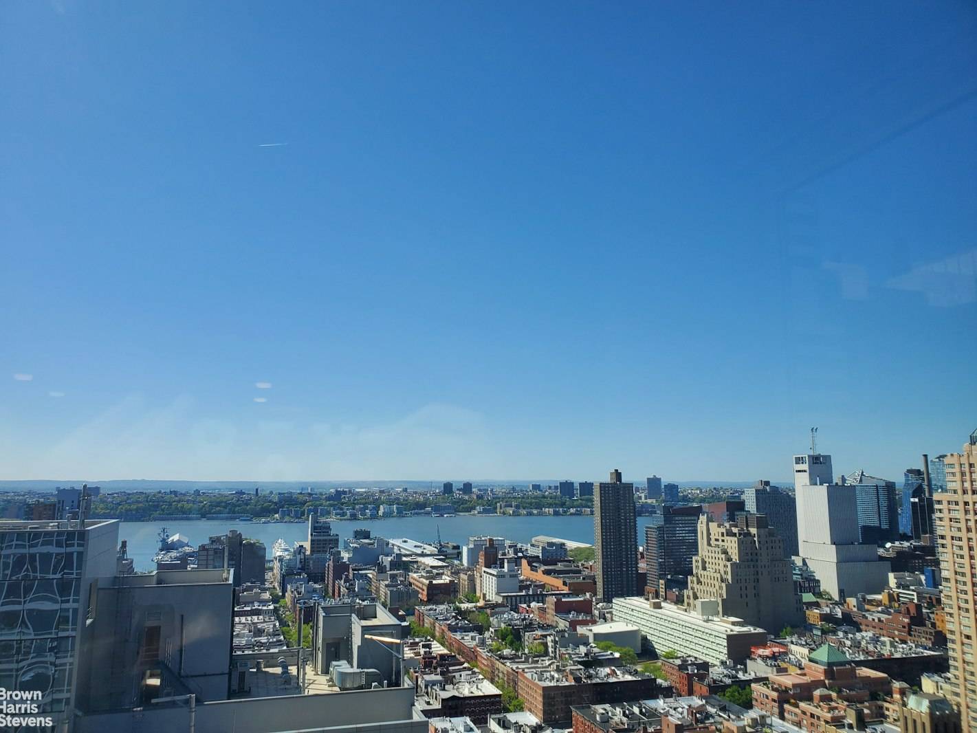 Gorgeous spacious bright corner unit with River view.