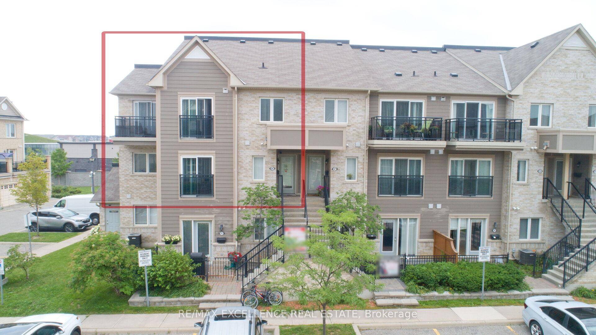Client RemarksStunning End Unit Stacked Townhouse, 3 1 Bedroom 3Washroom Corner Unit Spacious amp ; Lot Of Natural Lights In A Desired Neighborhood.