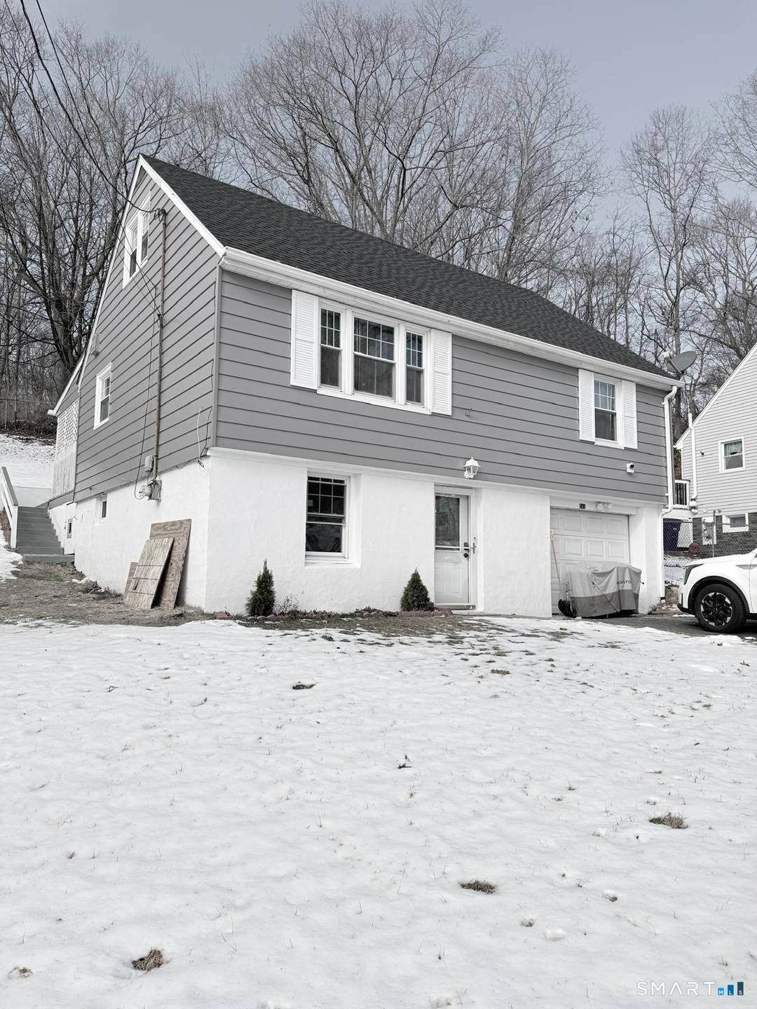 Located in a desirable and well established community, offers a perfect blend of comfort, functionality, and convenience.