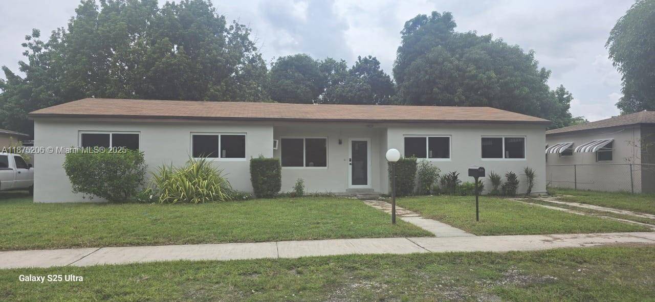 lSELLER MOTIVATED ! Beautifully renovated 4 bedroom home studio.