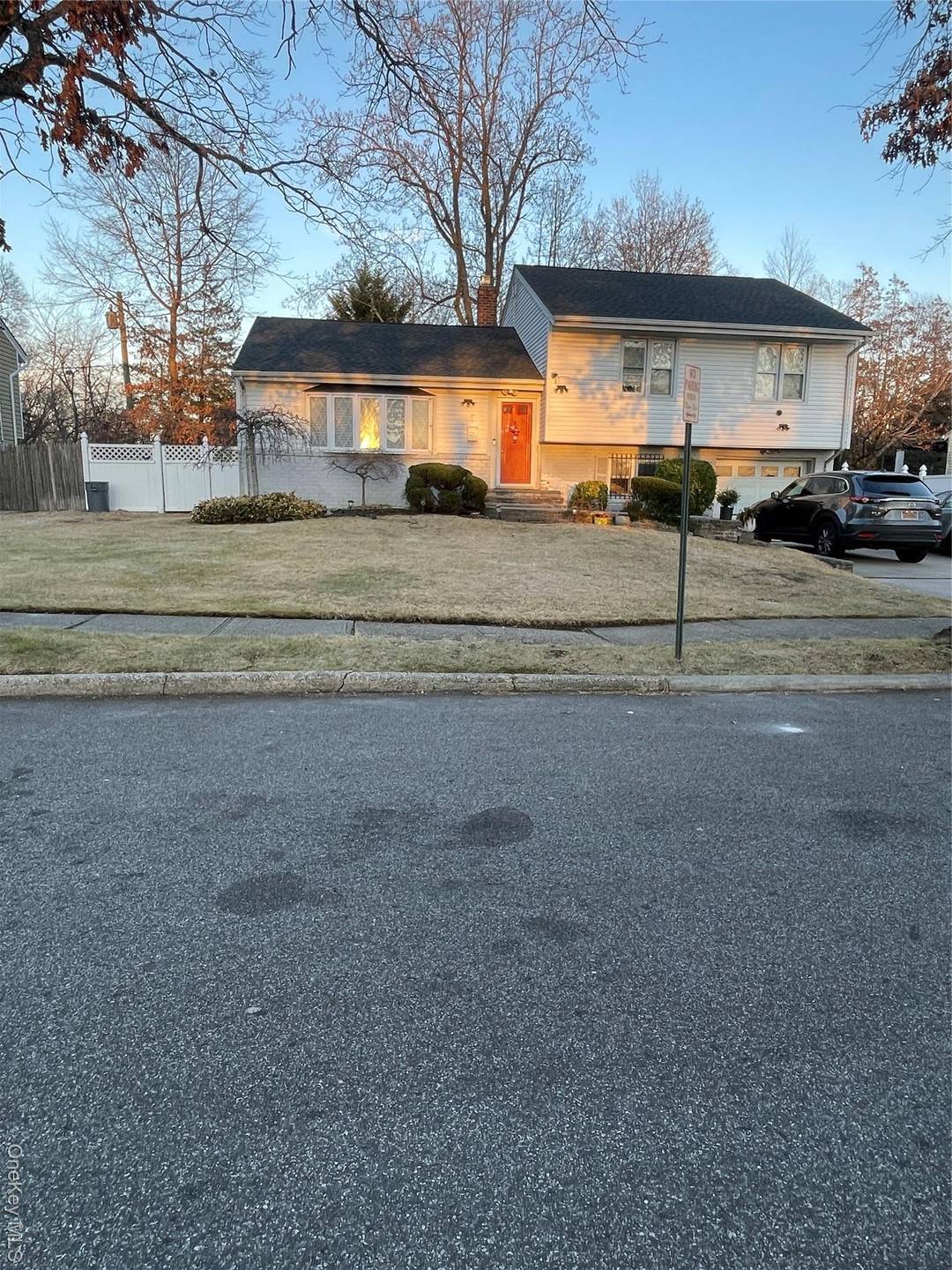 Split Style house, 3 Bedrooms 1.