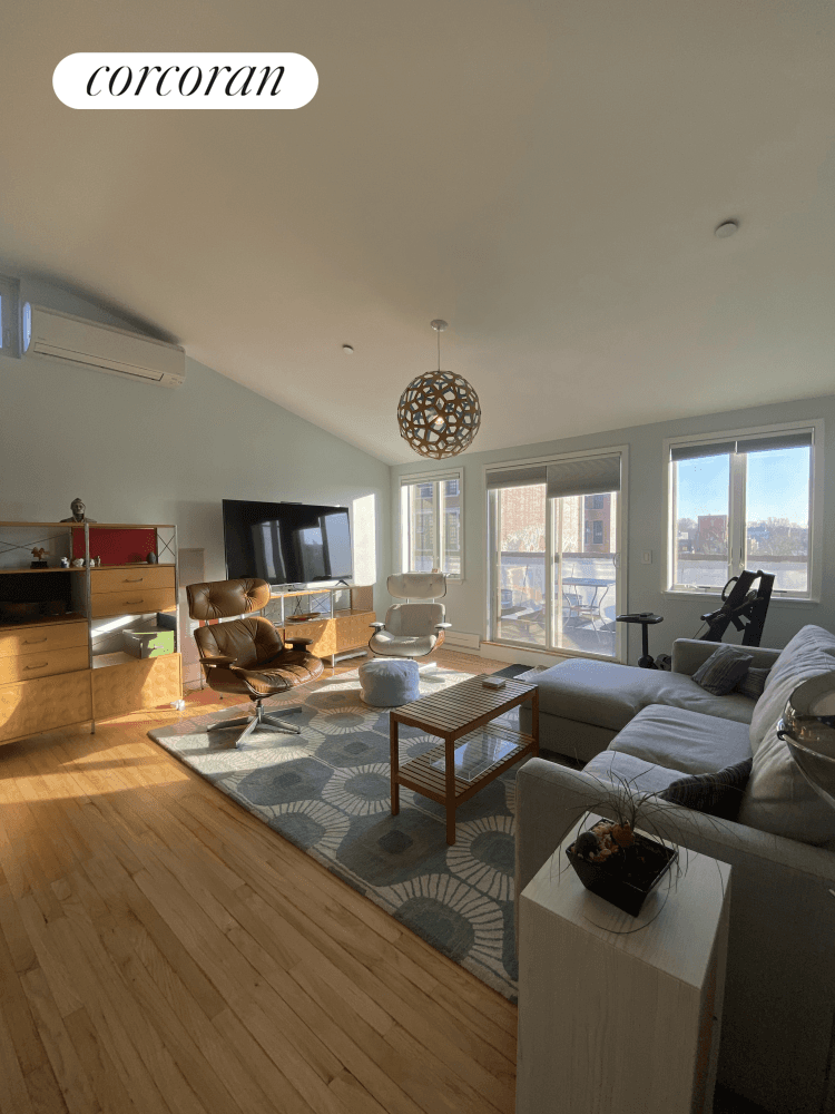 FURNISHED SHORT TERM 2 6 MONTHS A true penthouse set atop a five story boutique thirteen unit condo in Park Slope Greenwood Heights.