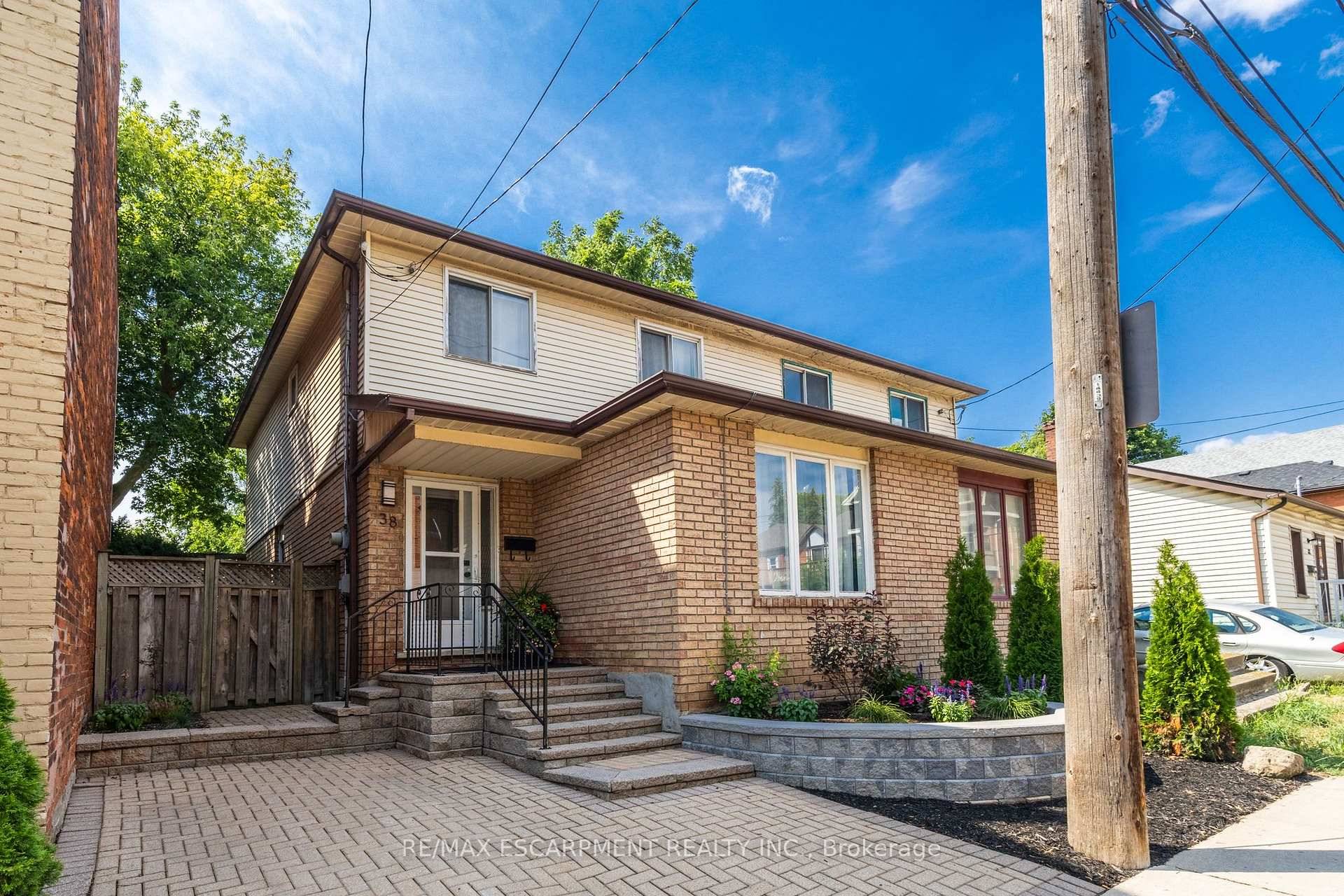 Welcome to this beautifully updated 3 bedroom, 1.