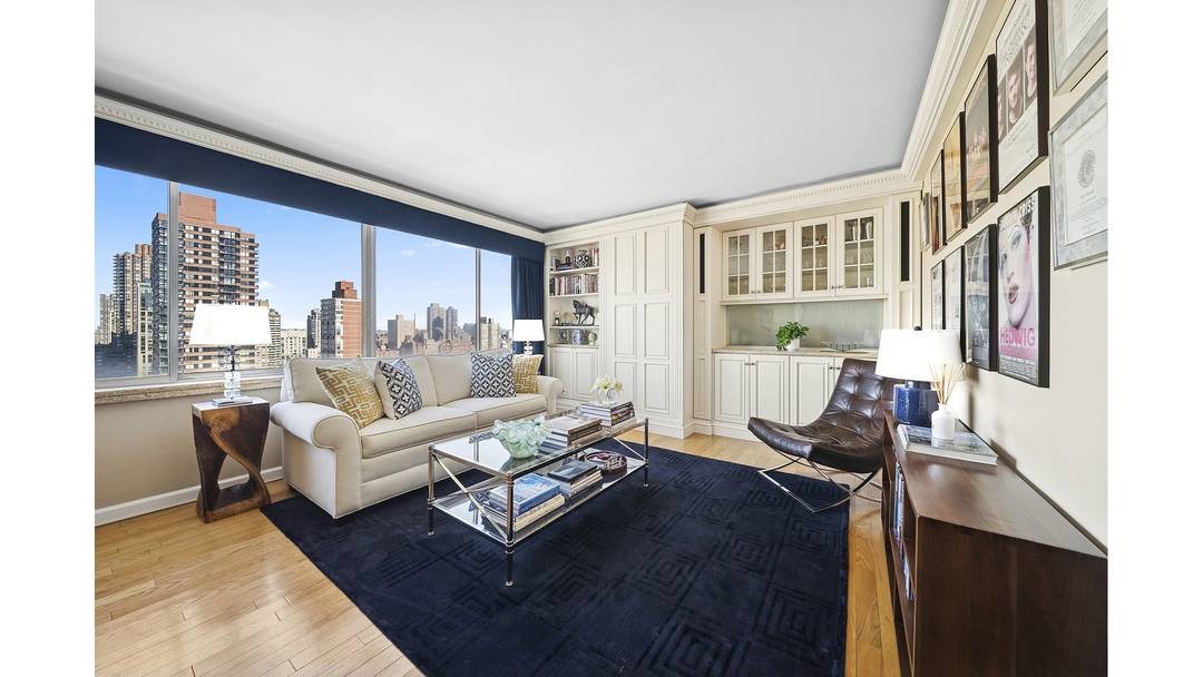Welcome to Residence 28D at The Fontaine a high floor one bedroom with sweeping city views and exceptional light in the heart of the Upper East Side.