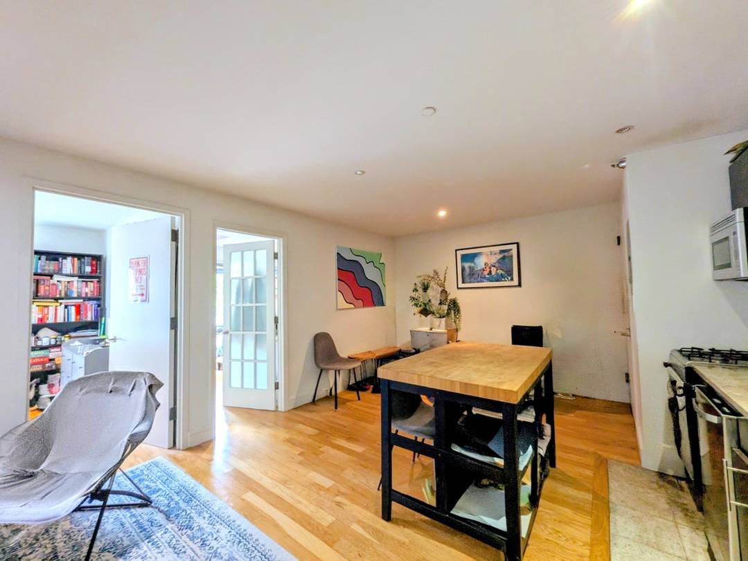 Available for 6 15. Newer condo quality, doorman building in the hottest area in Manhattan.
