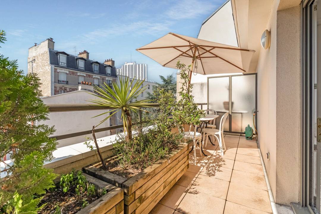 Duplex with terrace and parking - 75014