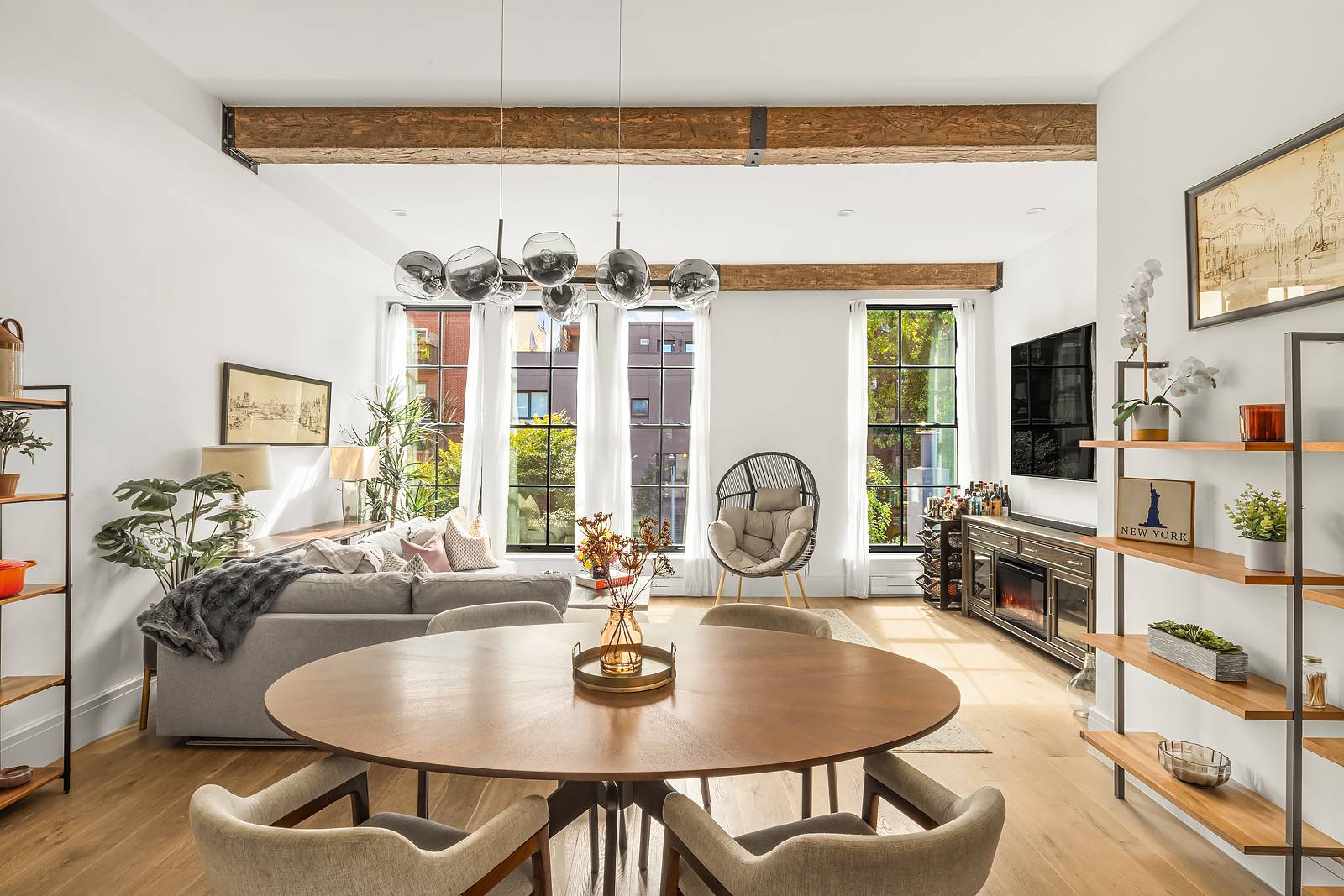 Located on a picturesque, tree lined street between Carroll Gardens and Columbia Street Waterfront, this contemporary duplex spans 1, 736 sq.