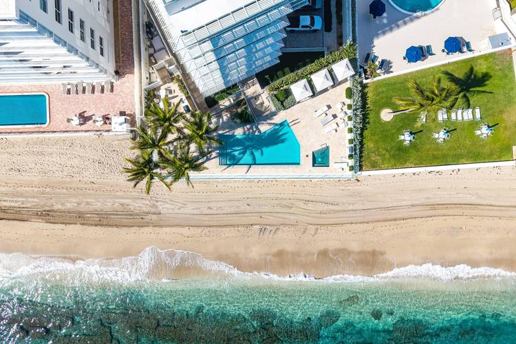 Hello, Winter Escape ! This exceptional oceanfront penthouse at 3550 South Ocean defines coastal luxury, crowned by an exclusive private rooftop terrace spanning nearly 3, 000 sq ft.