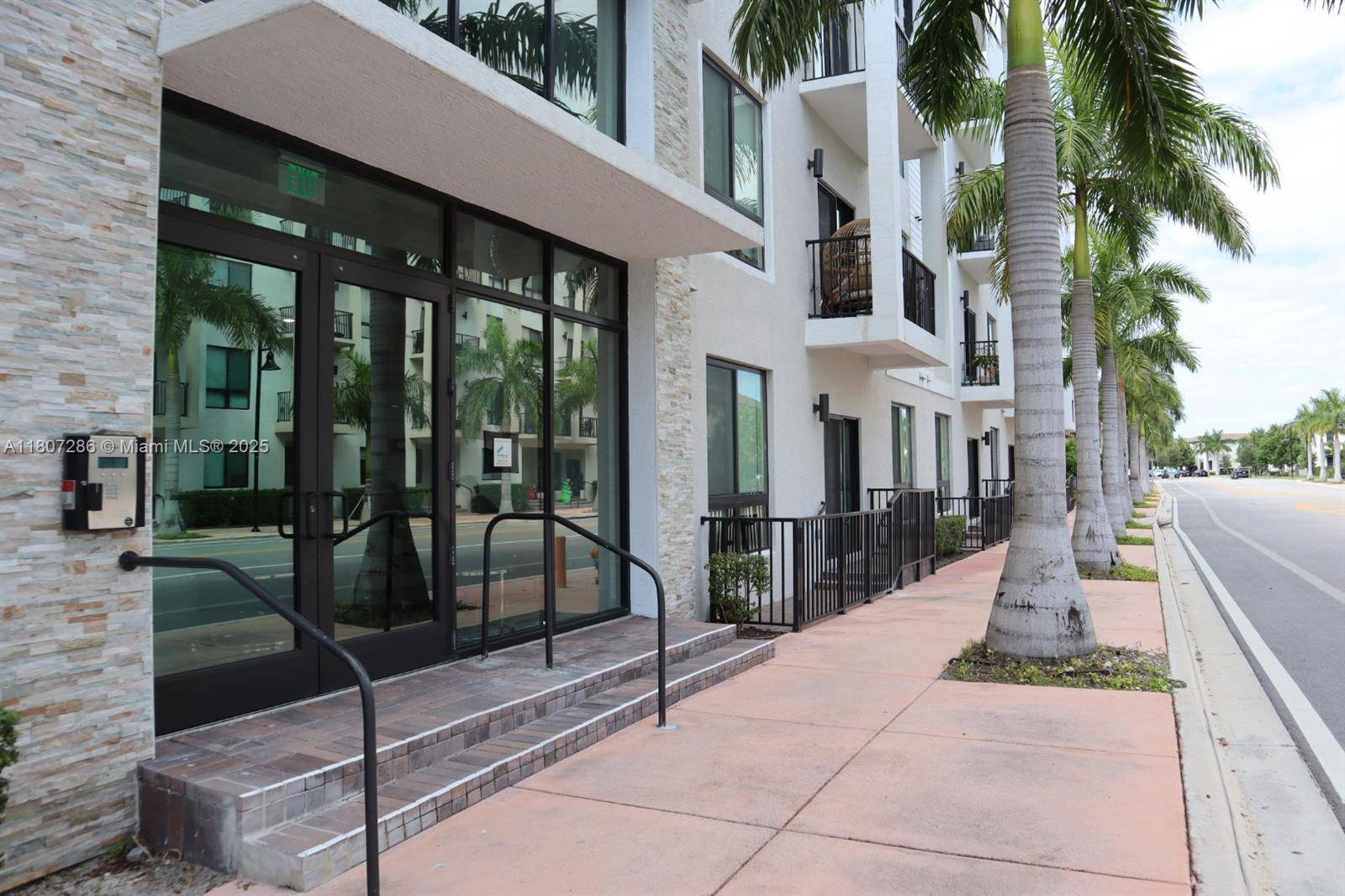 Nestled in the coveted Urbana condominium located in the heart of Doral, this 3 Bedrooms and 2 Full Bathrooms condo has all the modern luxuries home Buyers seek.
