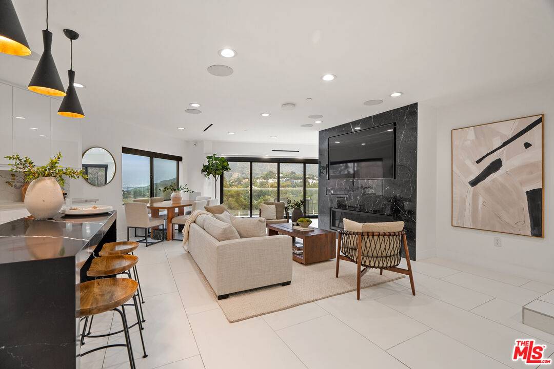 7141   Woodrow Wilson Dr 3BR Hollywood Hills East La