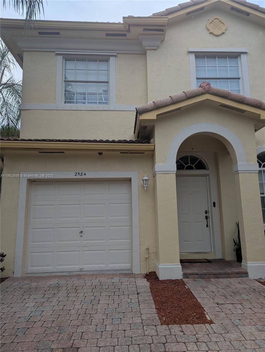 LOVELY 4 3. 5 TOWNHOME WITH ONE CAR GARAGE.