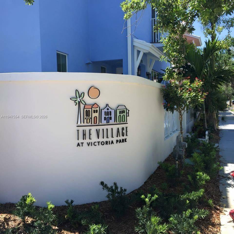 SINGLE FAMILY Paradise in Victoria Park's only gated enclave of patio homes !