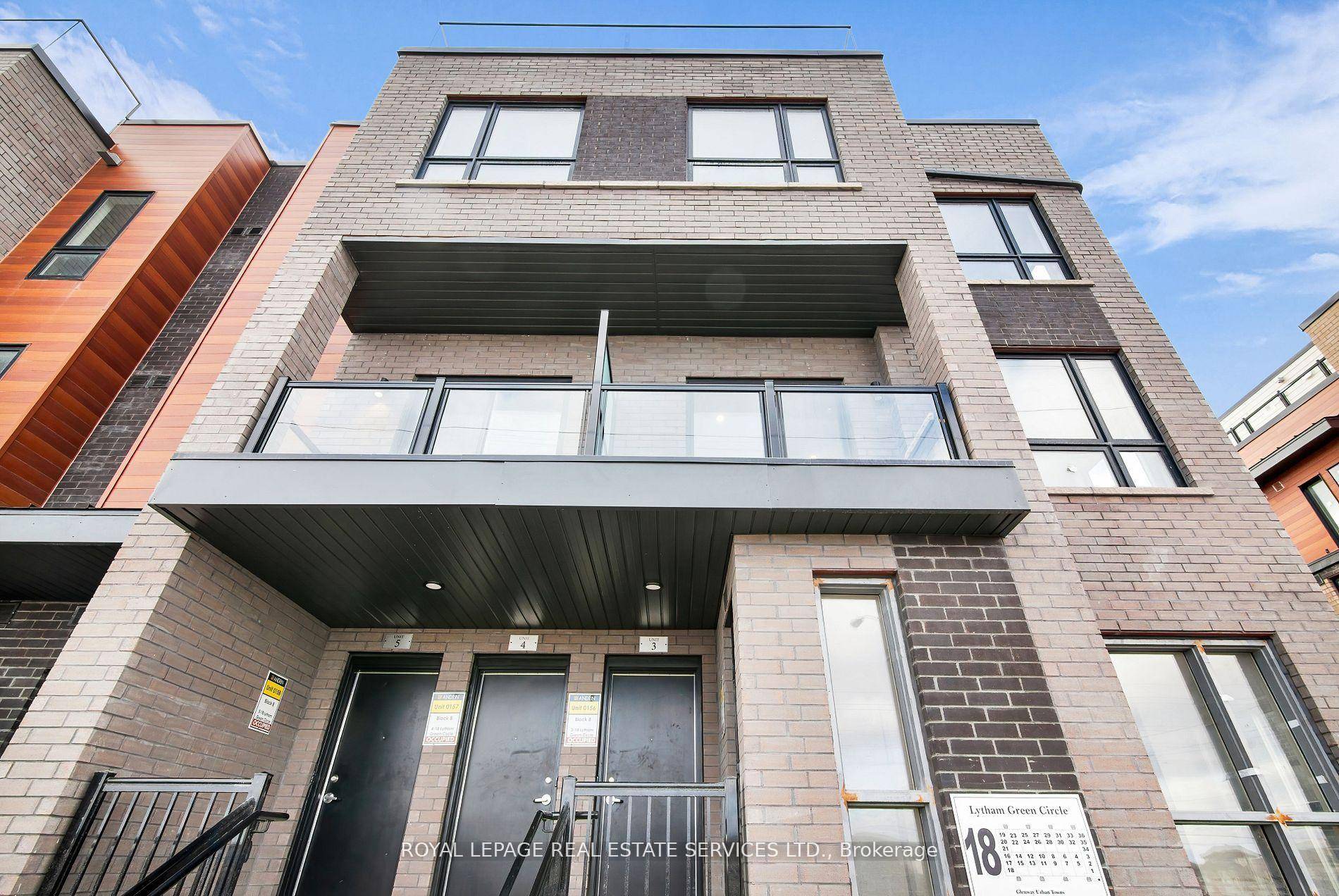 Step into comfort and style in this beautifully appointed condo townhouse, located in the heart of Newmarket's highly desirable Glenway Estates.