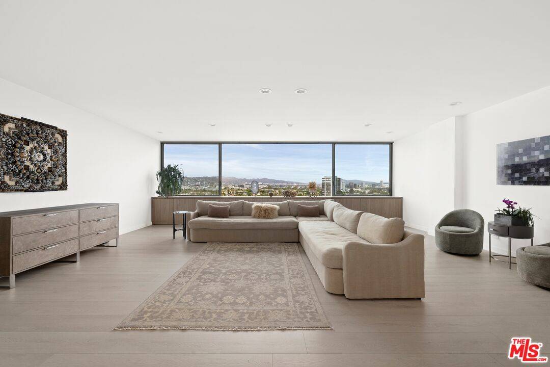 2222   Avenue Of The Stars 3BR Beverlywood La