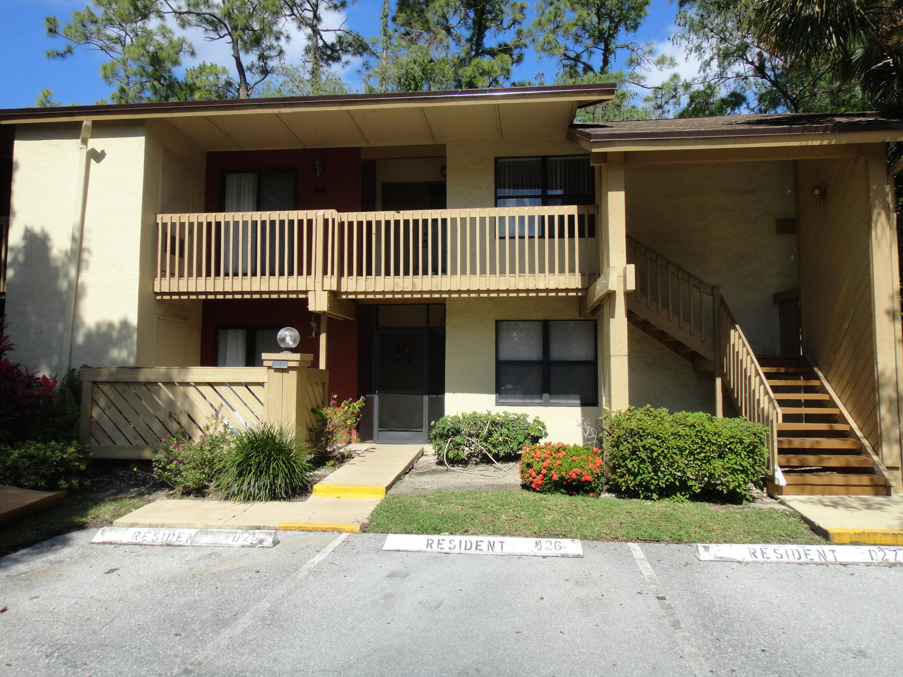 BEAUTIFUL APARTMENT, 3 BEDROOMS, 2 BATHS, 2ND FLOOR CORNER CONDO, NEW ROOF ASSESMENT WILL BE PAID BY SELLER LOTS OF STORAGE INSIDE OUTSIDE TILED FLOORS, SCREENED BALCONY, BASIC CABLE AND ...
