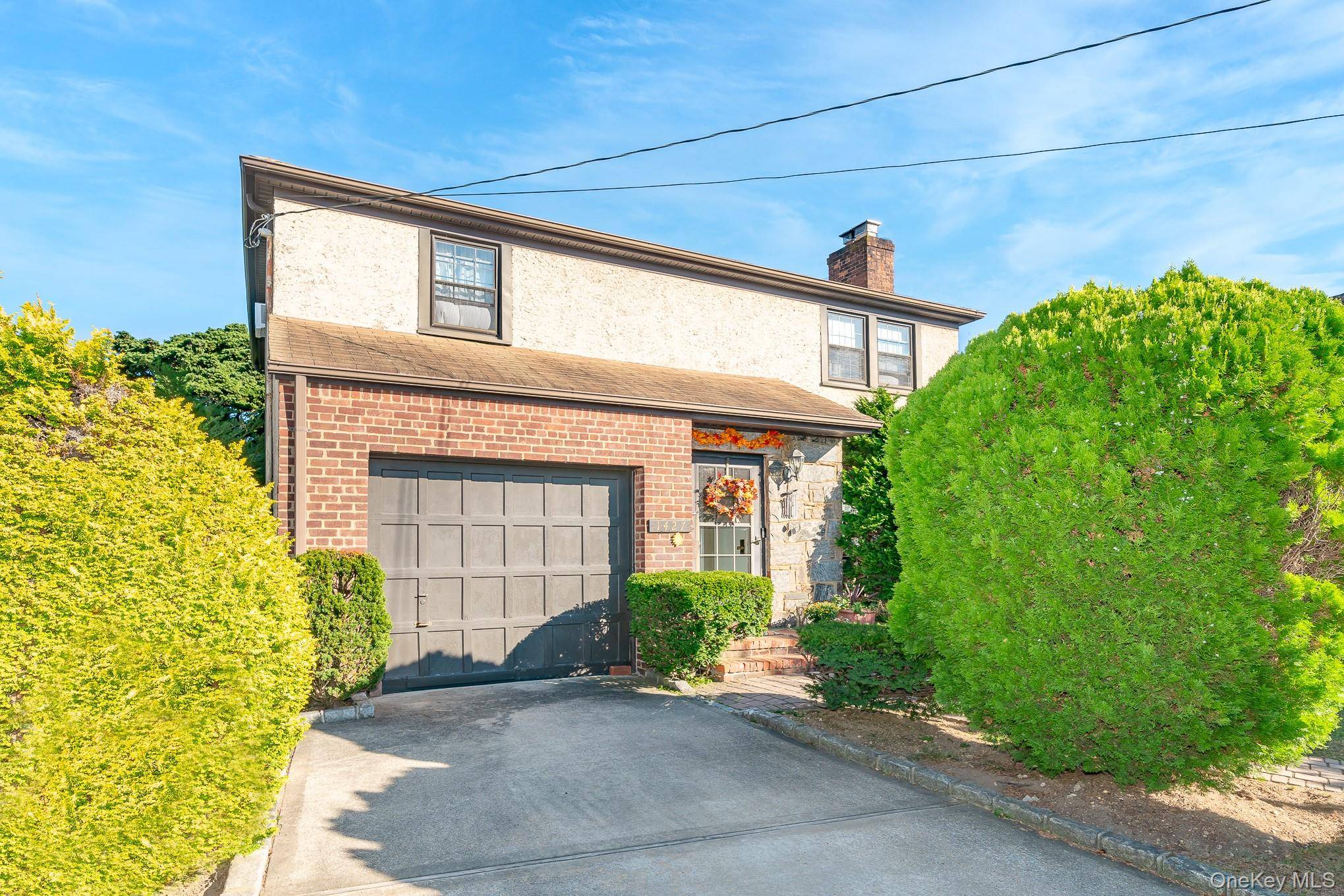 Come and see this old world Colonial !