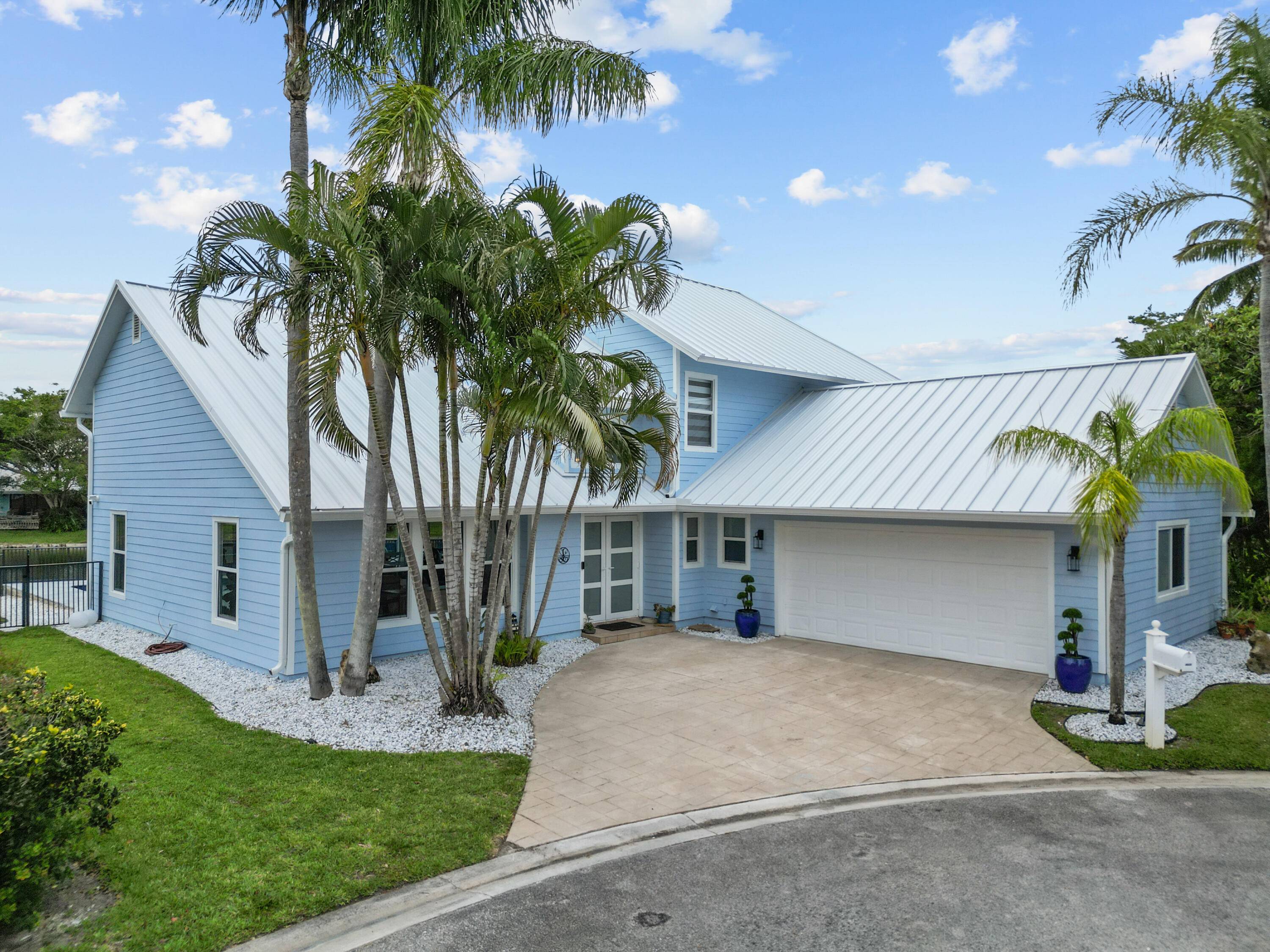 PRICED BELOW RECENT INDEPENDANT APPRAISED VALUE !
