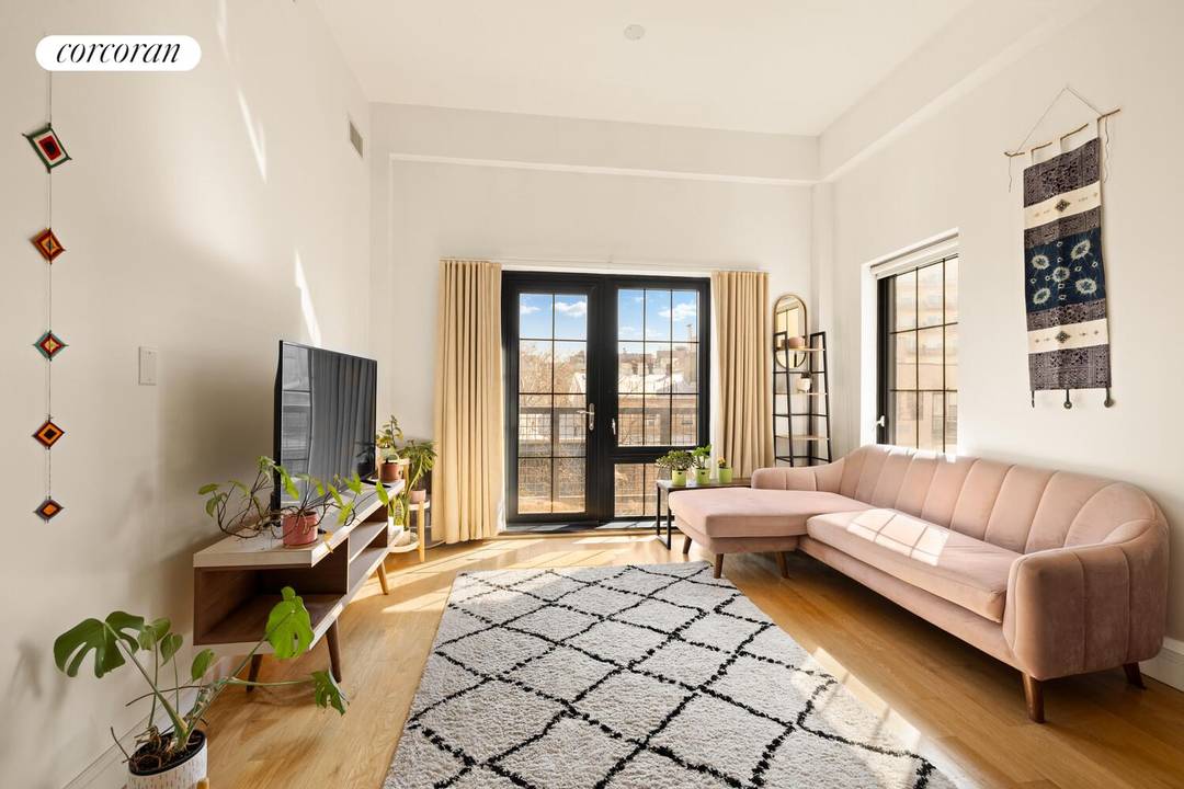 Experience elevated urban living in residence 4E at Forty 2 East Condominium.