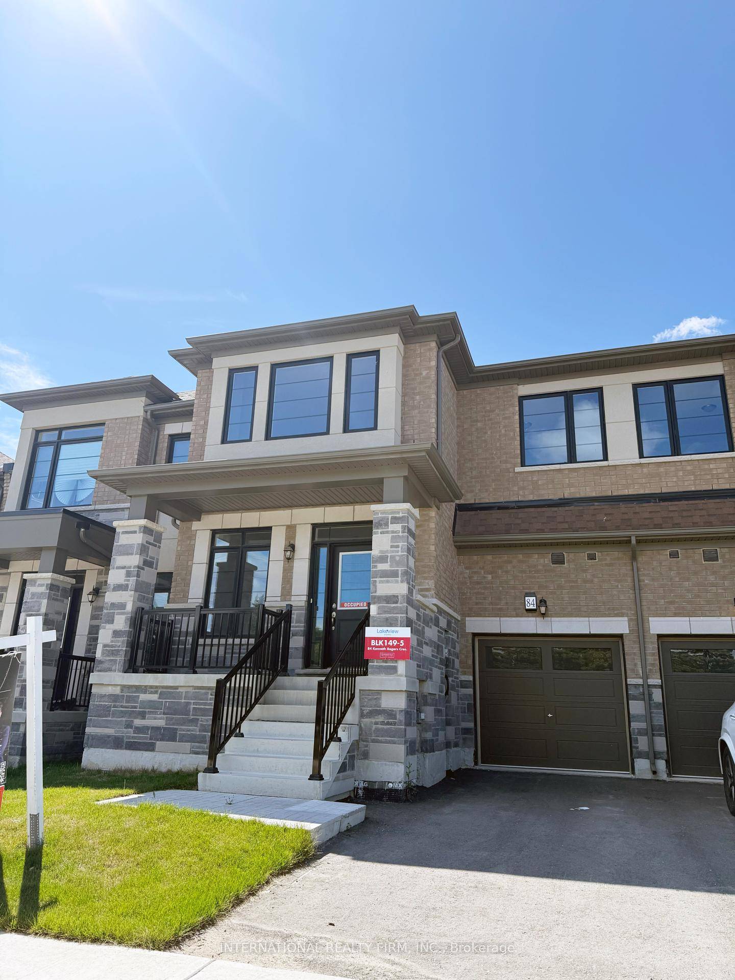 Modern and spacious 2, 185.