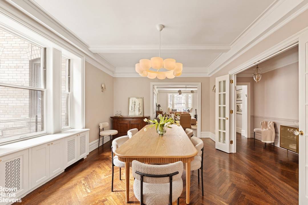BEAUTIFUL CLASSIC PREWAR OFF PARK AVENUE JUST LISTED !