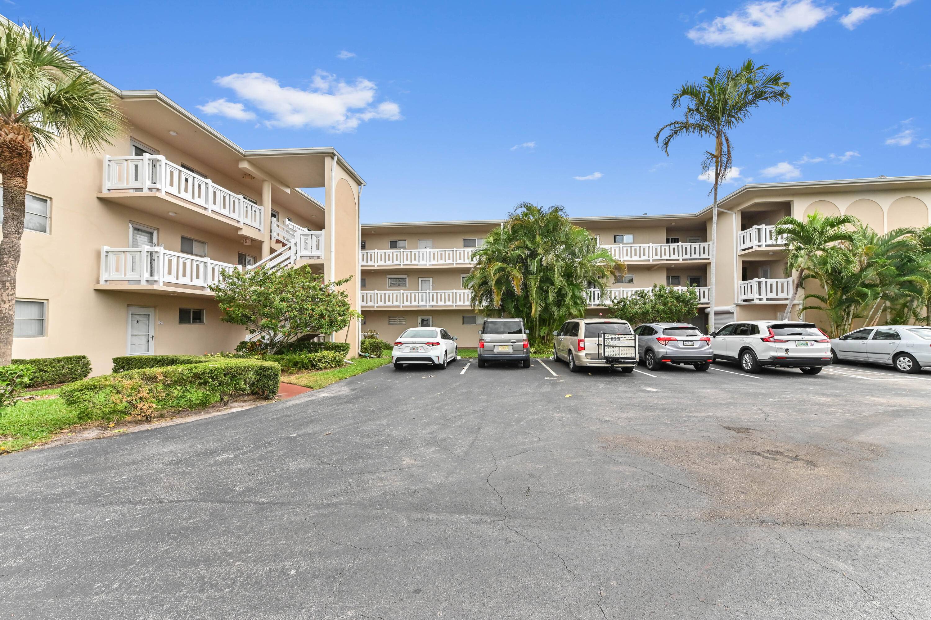 Welcome to Lake Clarke Gardens Condominium !