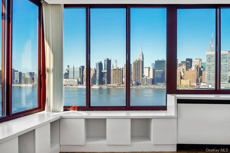 Welcome to LIC ! ! Citylights Coveted A Line !