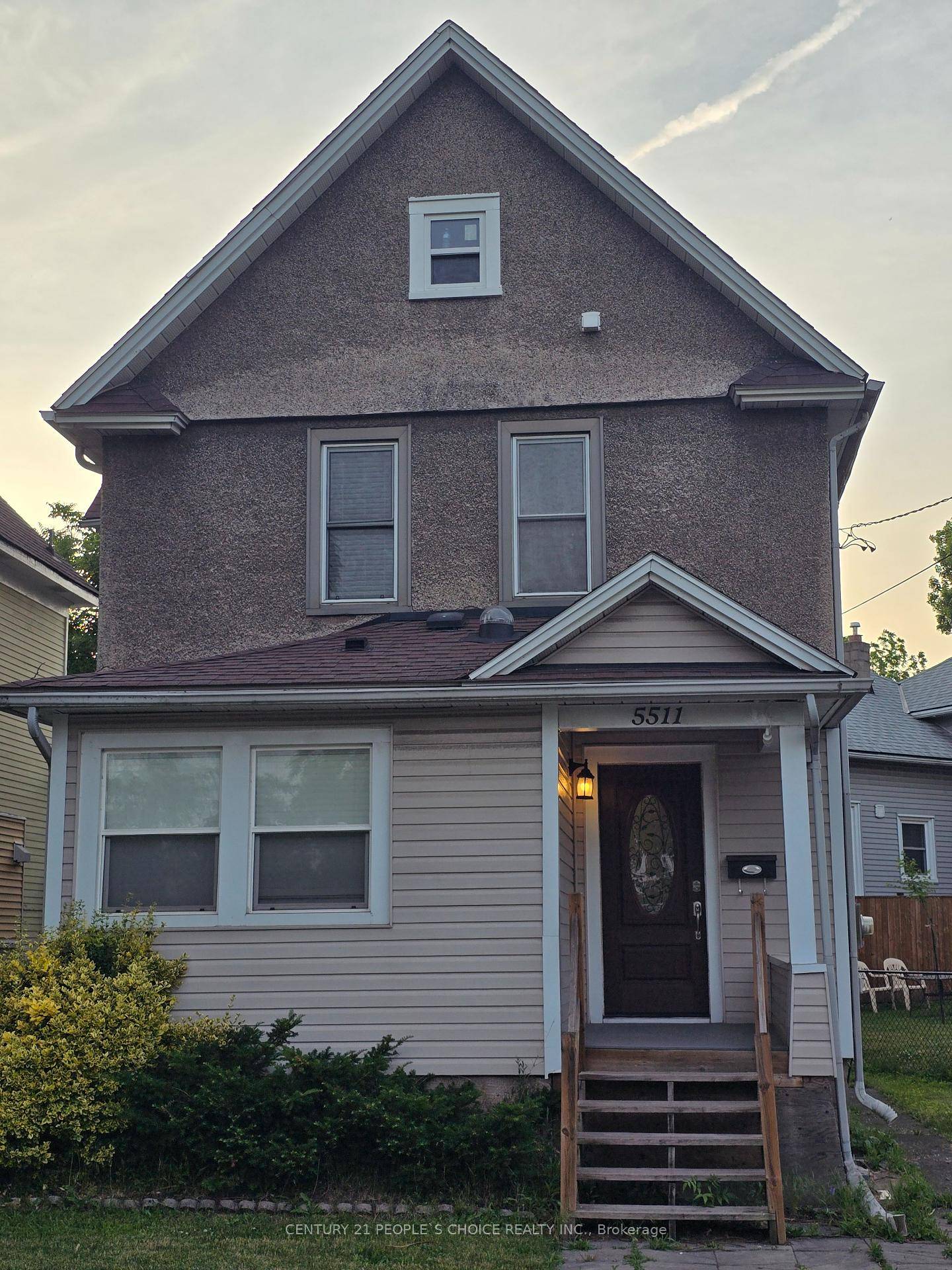 A Totally Remodeled open concept, full furnished 3 bedrooms, 2 bathrooms, two story detached the backyard.