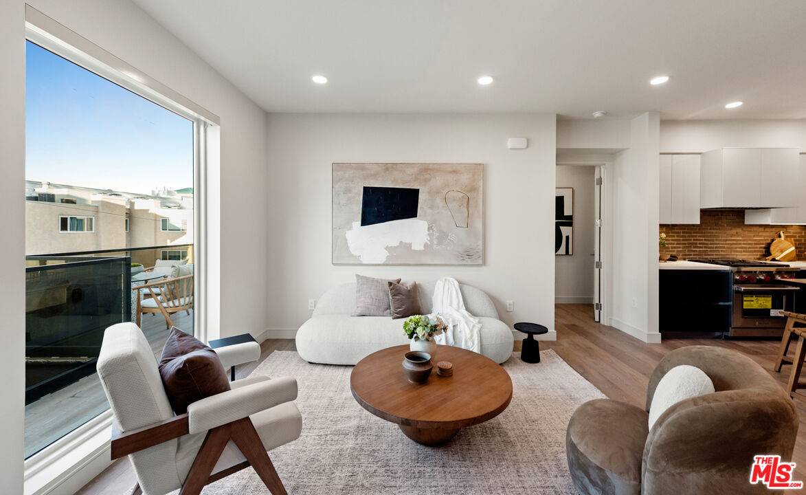 505  S Barrington Ave 2BR Brentwood La