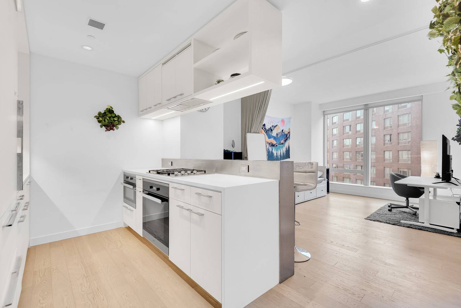 ONE OF THE LAST 20 YEAR TAX ABATEMENTS AVAILABLE IN NEW YORK CITYThis quiet 1 bedroom apartment at One Manhattan Square represents the pinnacle of modern living.