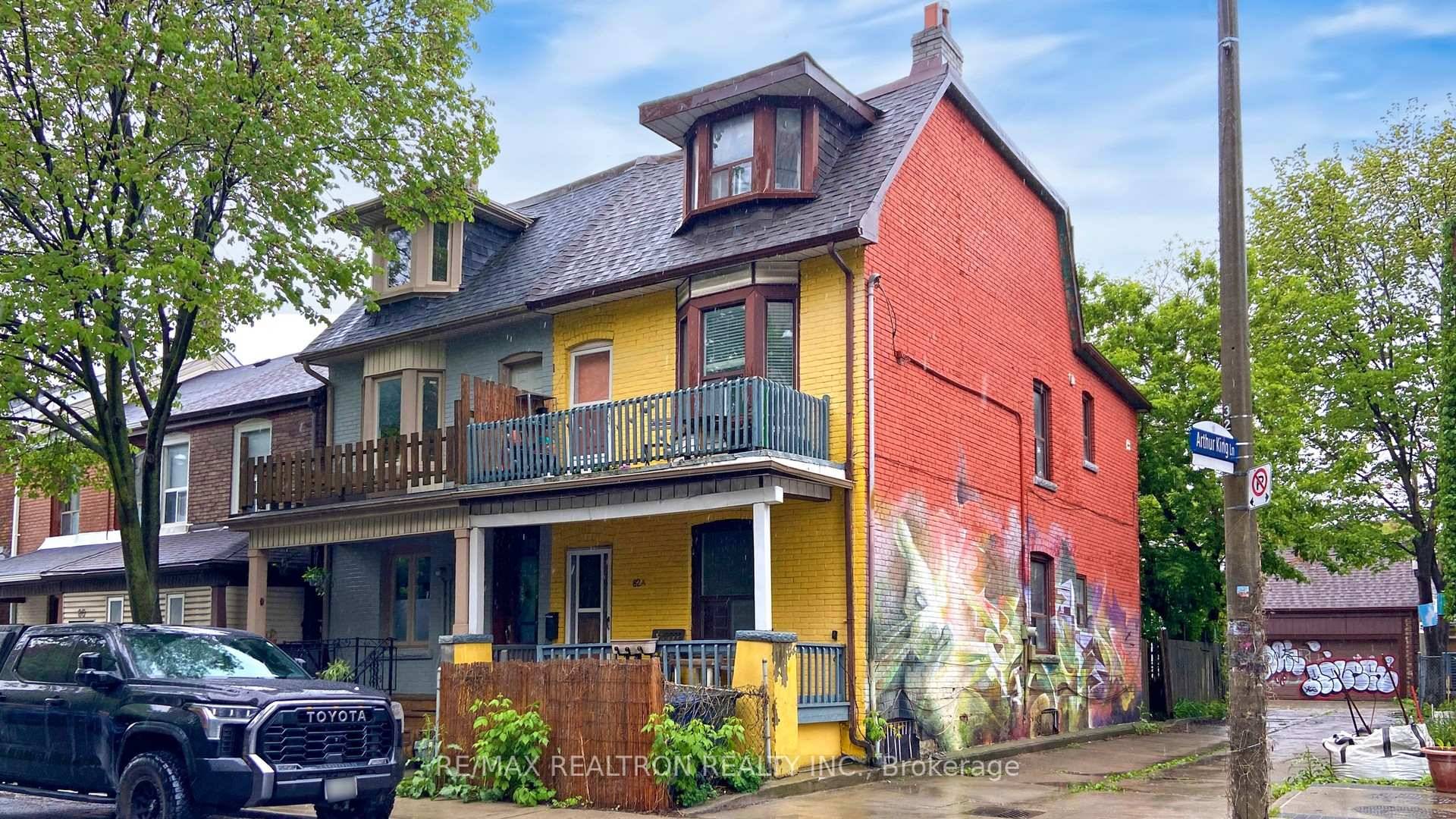 Welcome to 82A Augusta Ave A Rare Opportunity in the Heart of Kensington Chinatown !