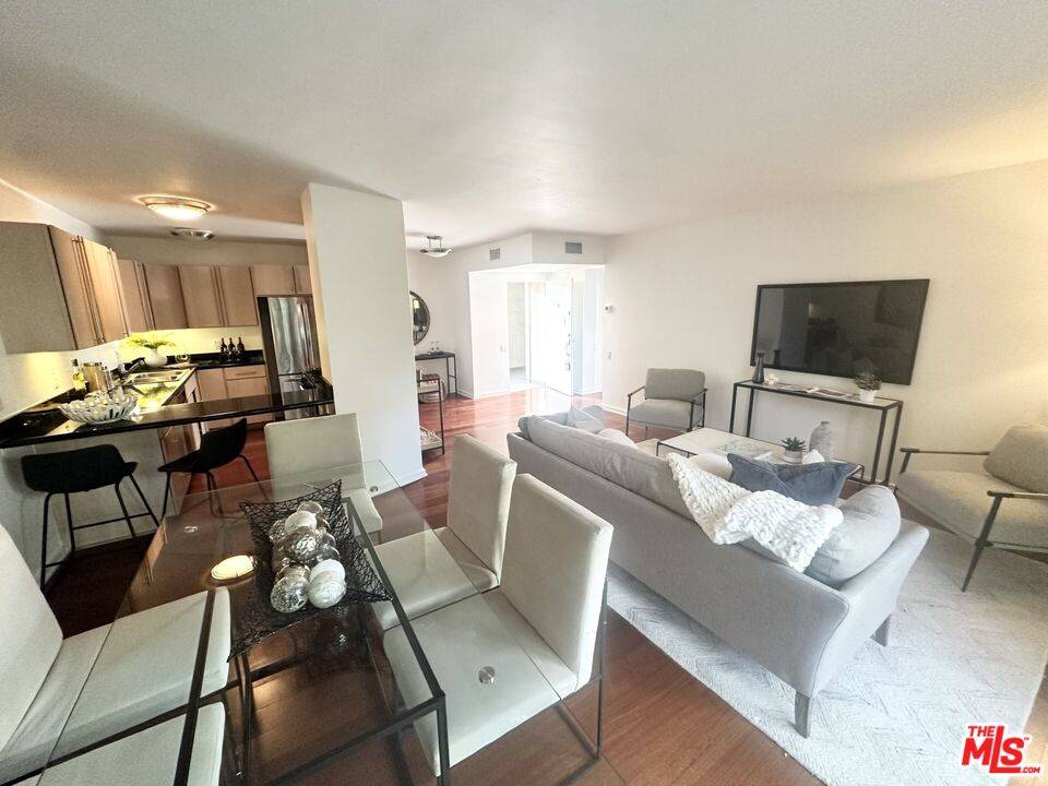 330  S Barrington Ave 2BR Brentwood La