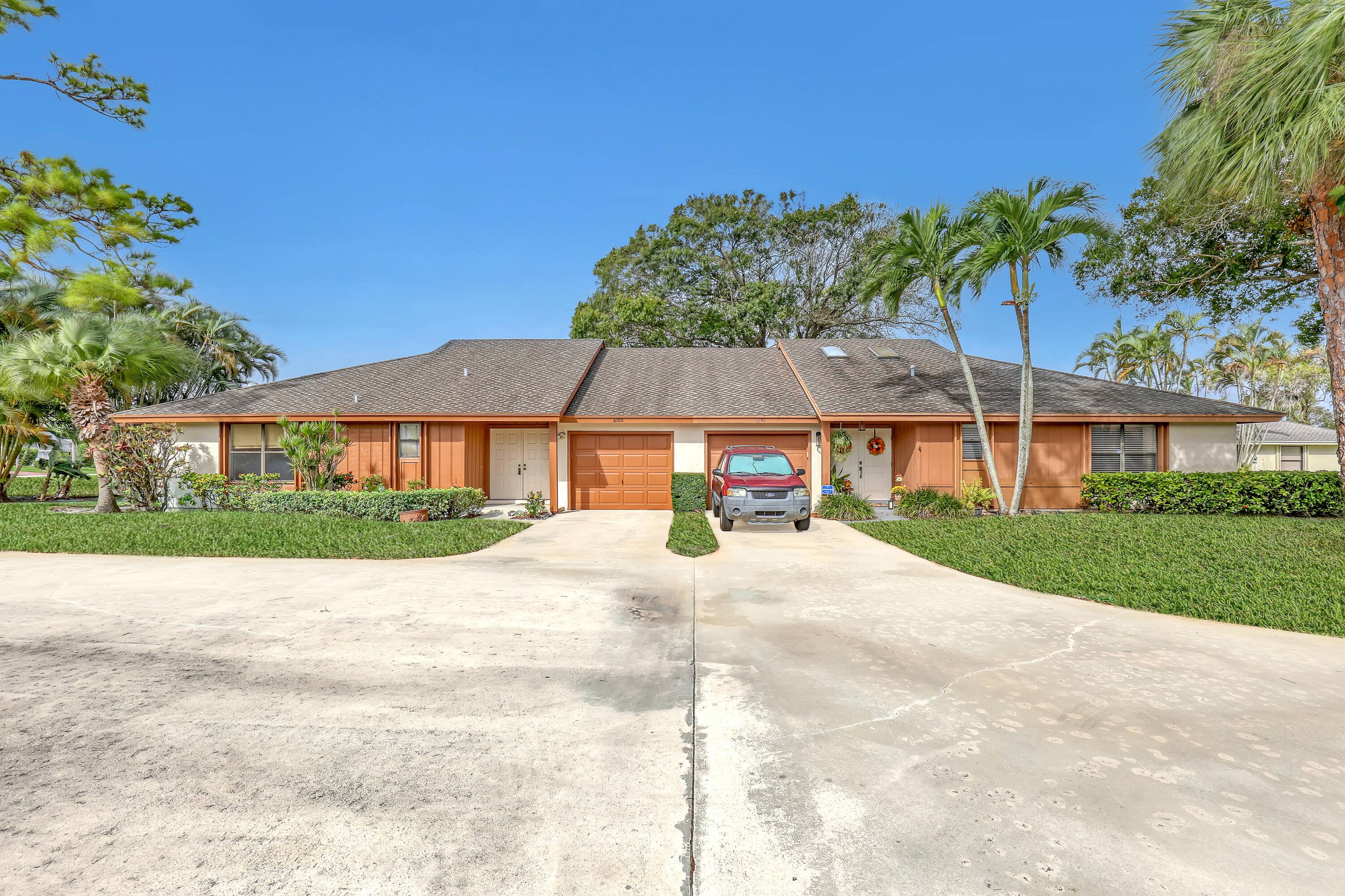 Best price in Eastpoint, located on wide part of lake, Perfect winter home ready to move in Freshly painted inside out, all exterior wood was replaced.