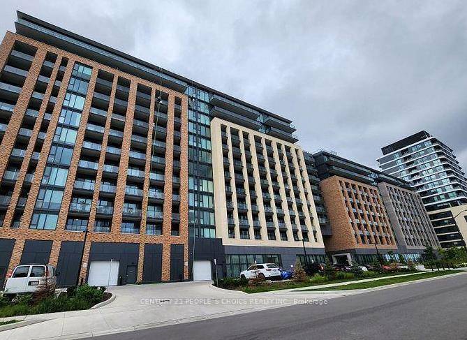 Welcome to GO2 condo. Adjacent to Maple GO station.