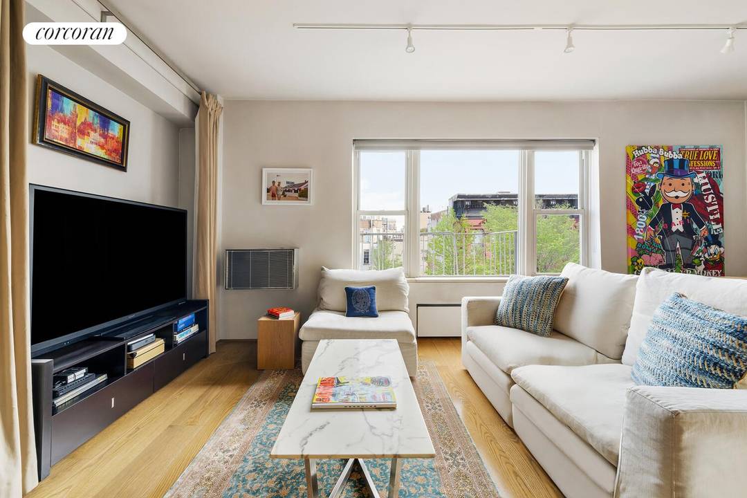 Ideally located at the crossroads of SoHo and the West Village, on one of Manhattan's most charming streets, this architecturally distinctive Top Floor one bedroom co op offers a rare ...