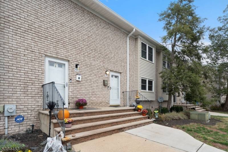 Welcome to Robin Road Village !