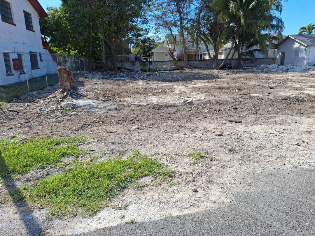 YAMACRAW  VACANT LOT! Land New-Providence