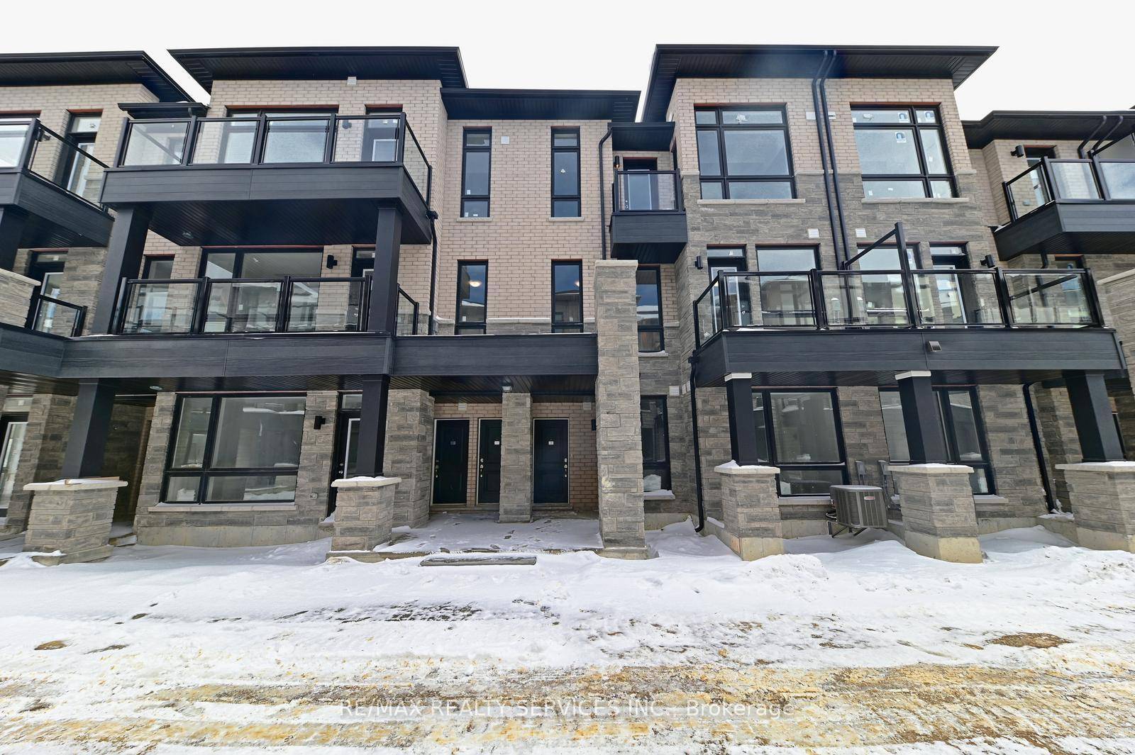 Located in the Heart of Castlemore Condo Townhouse with 2 bedrooms, 2 bedrooms, 2 washrooms, Ensuite laundry, detached car garage, mail box, 9f ceilings, hardwood floors with modern kitchen with ...