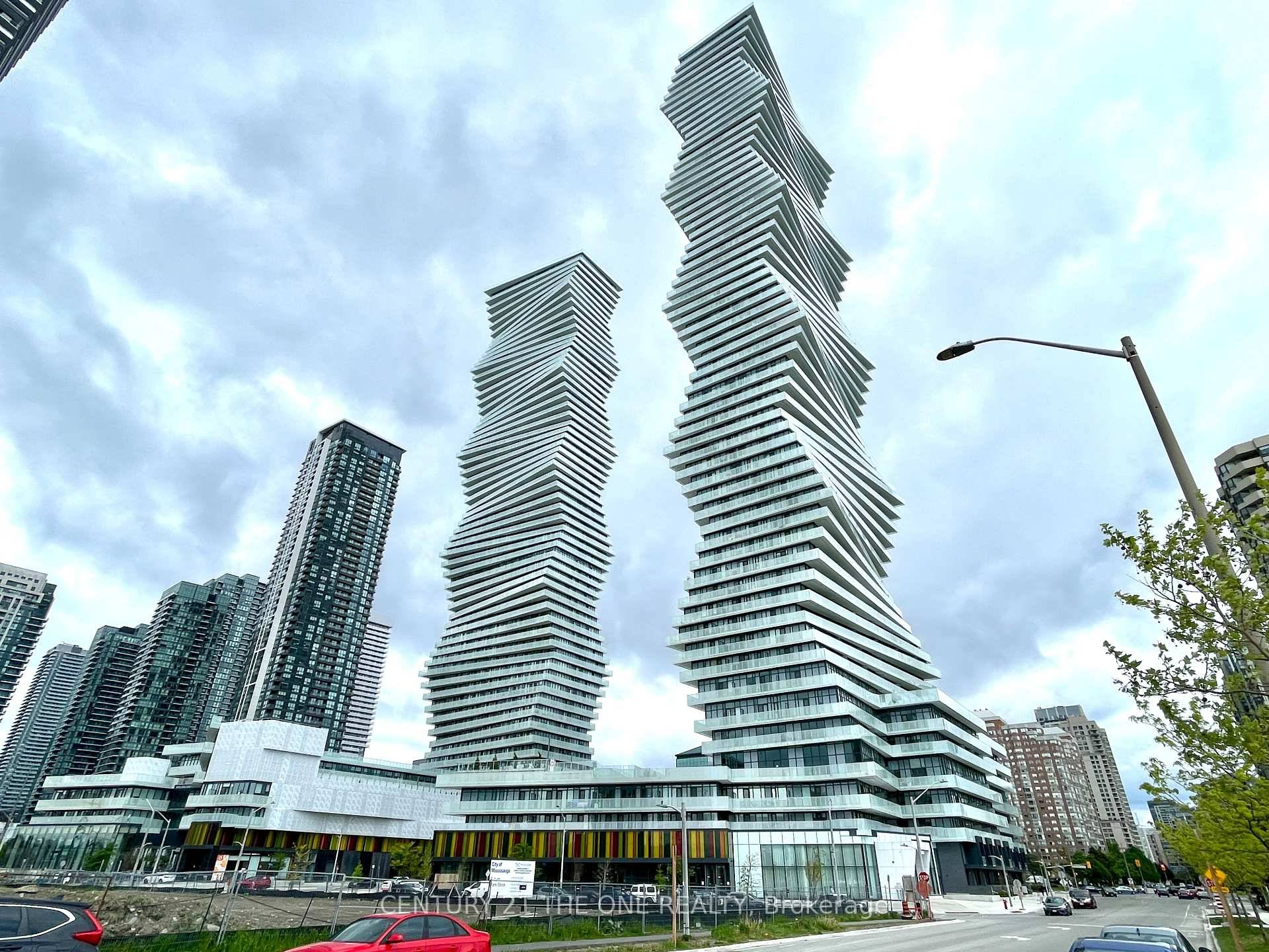 LUXURY, CONVENIENCE amp ; SMART LIVING IN THE HEART OF MISSISSAUGA !
