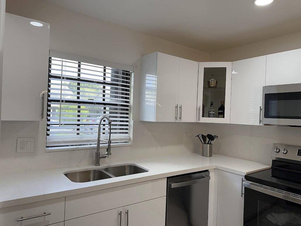 Amazing opportunity, buy this beautiful townhouse with an assumable mortgage of only 3.