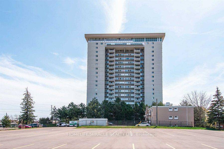 Welcome to 903375 King Street North a bright and spacious 3 bedroom, 2 bathroom condo offering comfort, convenience, and stunning 9th floor views.