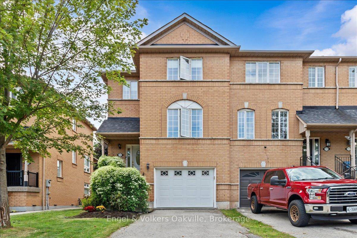 Rare 3 bed, 3 bath end unit townhome available !