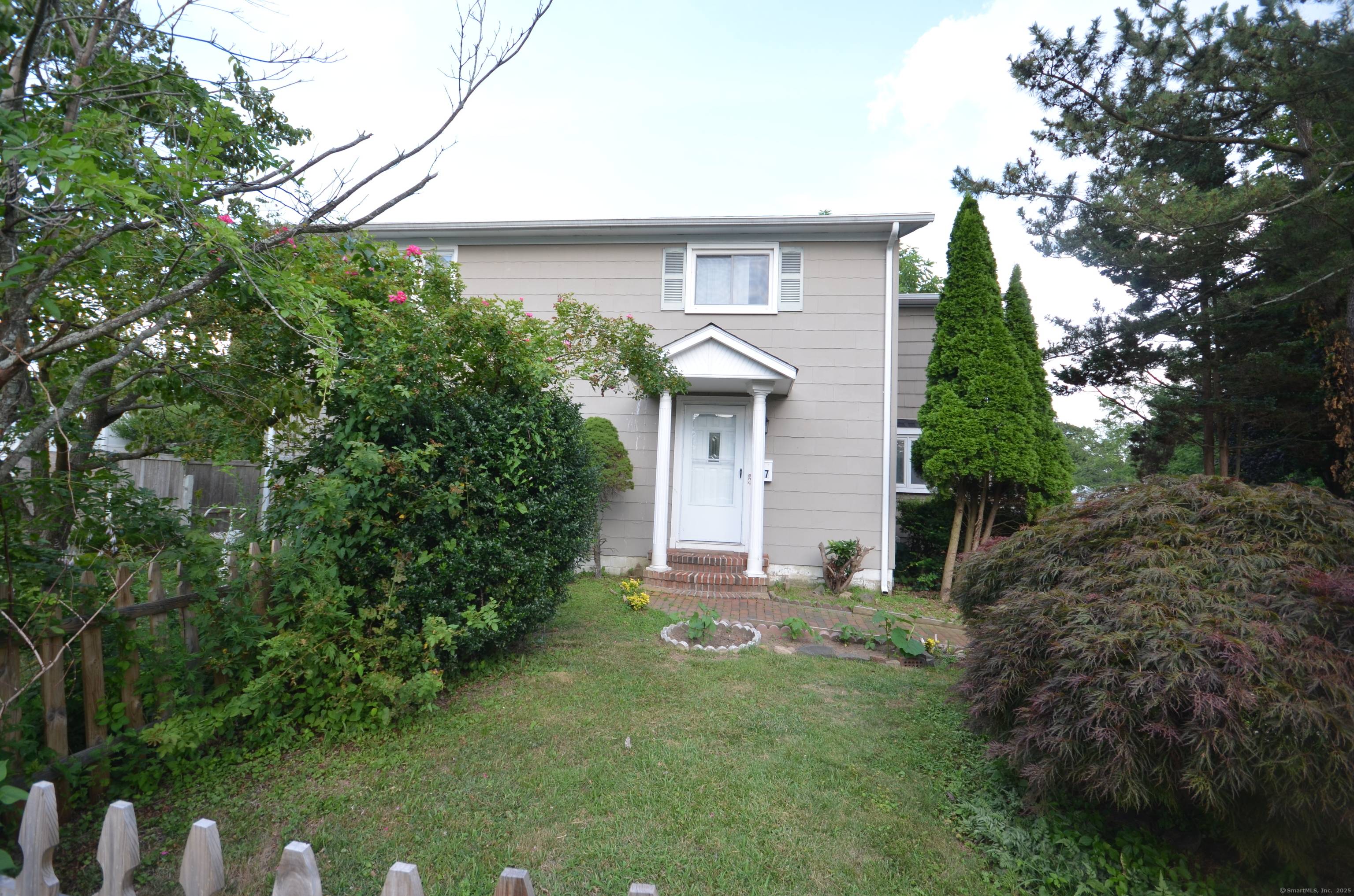 Recently updated Spacious half duplex in the heart of Fairfield where you'll enjoy the privacy and feel of single family living.