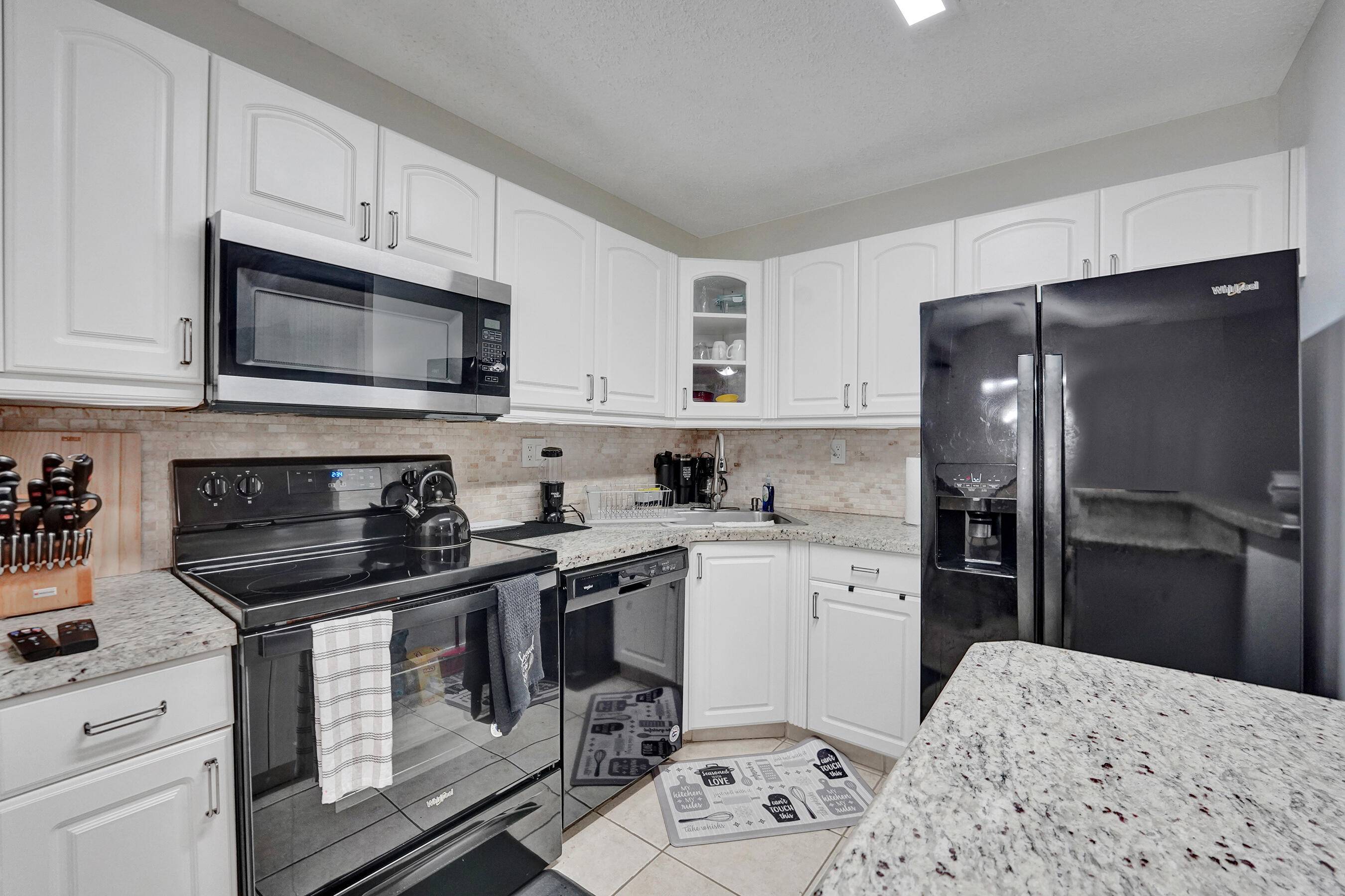 All ages condo in Tamarac in great school zones !
