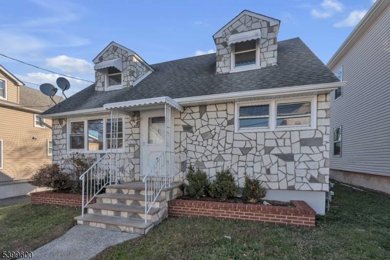 Newly renovated Cape Cod in the heart of Carteret featuring 4 bedrooms and 1 bath !