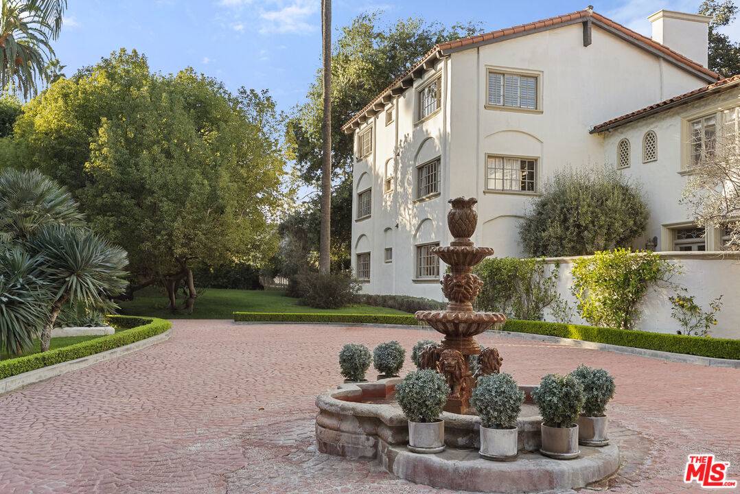 906 Benedict Canyon Dr 2BR Beverly Hills Post Office | B.H.P.O. La