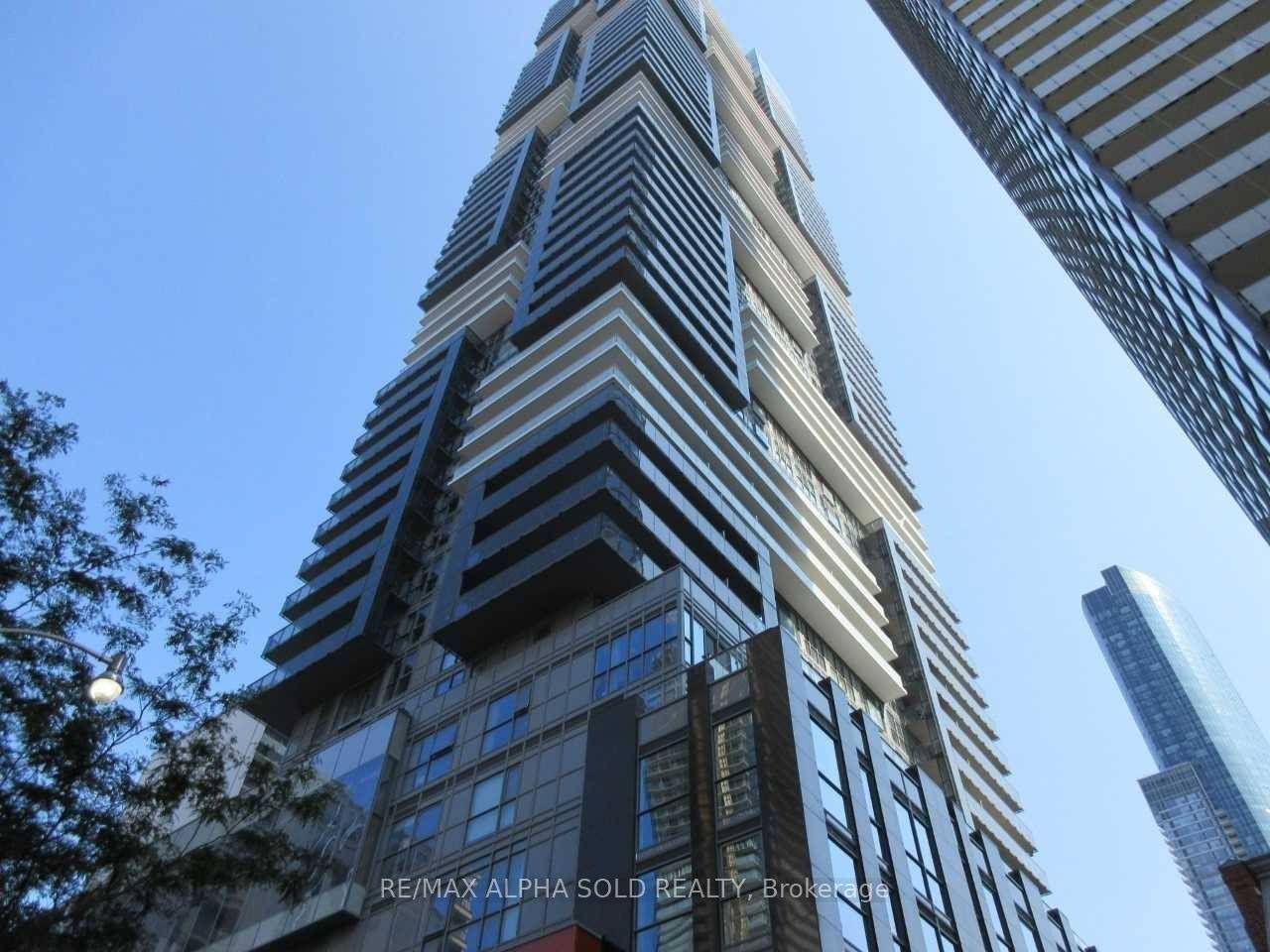 Yc Condos Corner Unit With Wrap Around Balcony Two Bedrooms With Two Baths Bright amp ; Spacious Wood Flooring Thru Out Steps To Subway, U Of T, Ryerson, Shopping Close ...