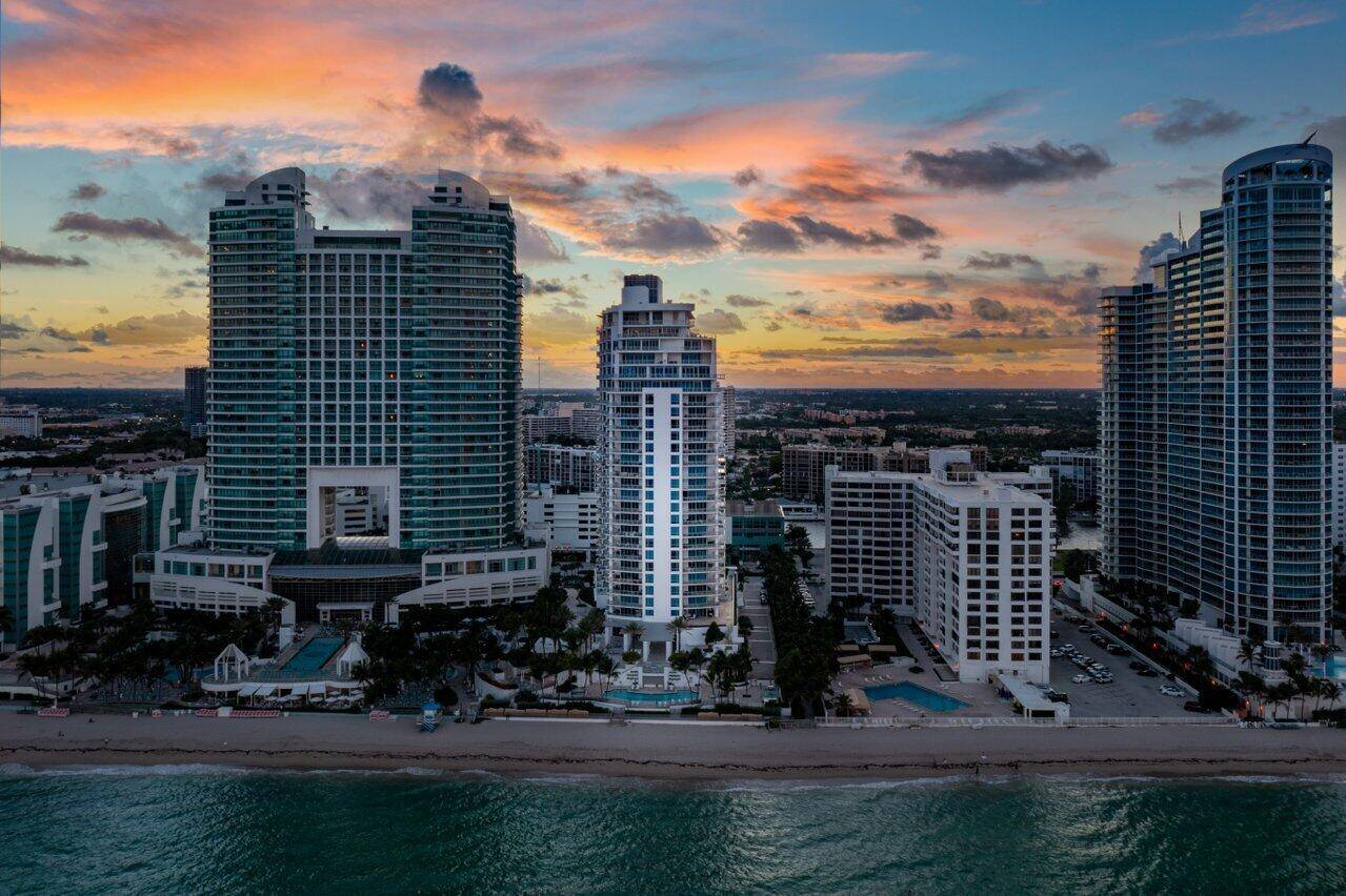 Queen of The Skies. Welcome to PH2804 in the luxurious Diplomat Oceanfront residences !