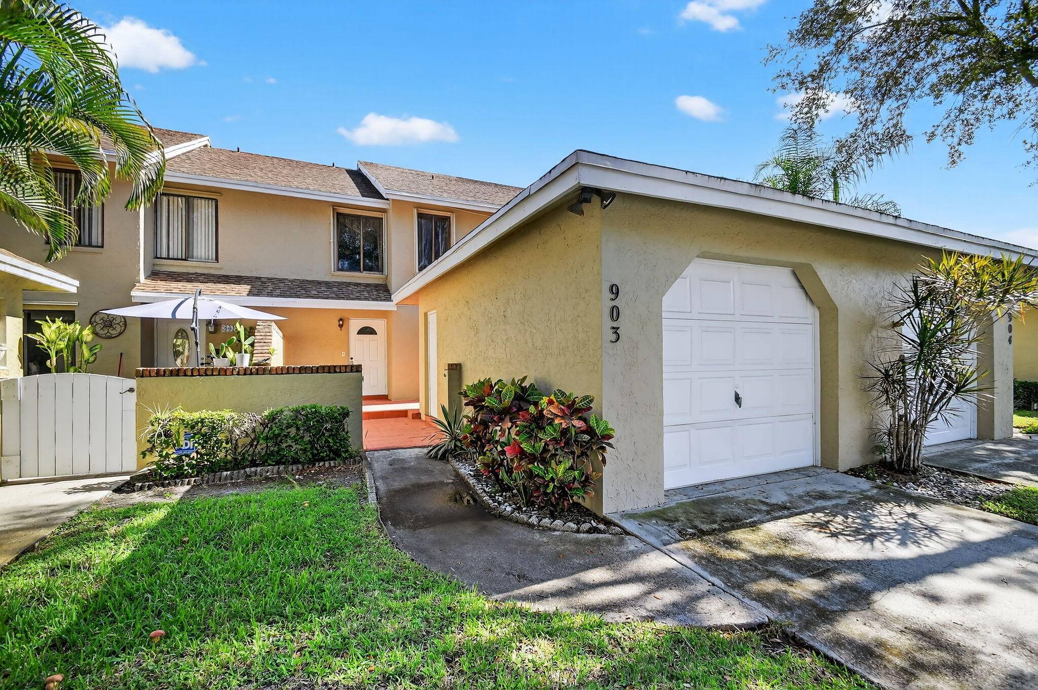 Nestled in the quiet, charming community of Jogger's Run, this 2 bed, 2.