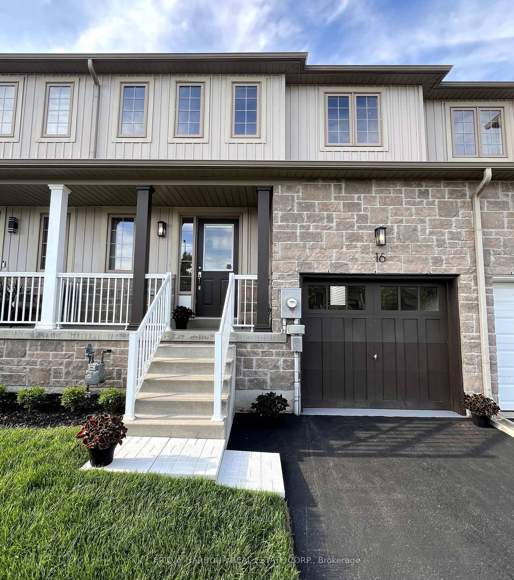 Conveniently located in family friendly neighbourhood in Angus off the 5th line.