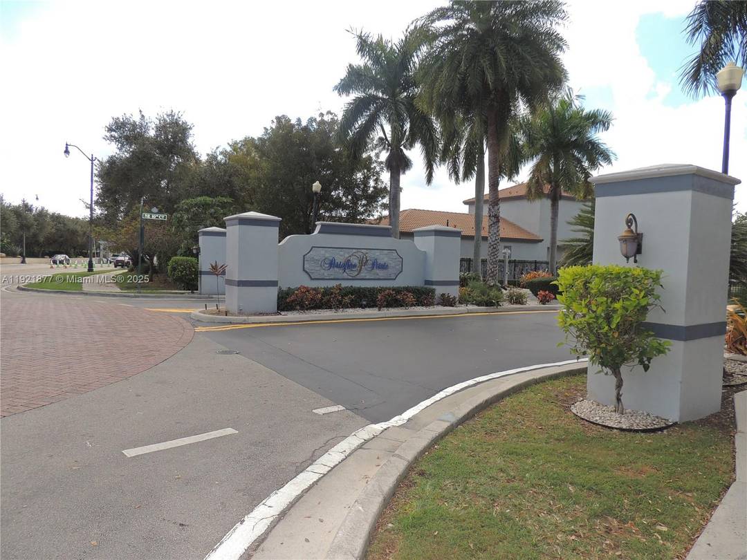 GREAT PRICE. Welcome to your ideal Home 3Bed 2.